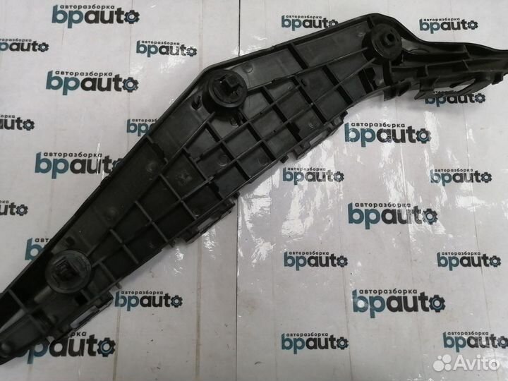 Кронштейн переднего бампера правый 52145-48020