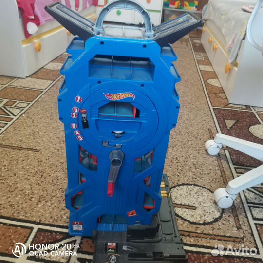 Продам трек Hot wheels гараж