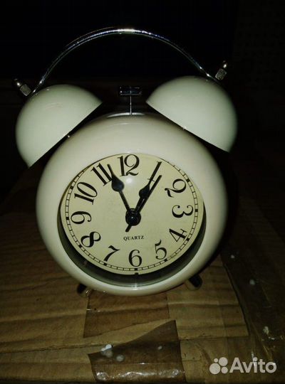 Настольные часы будильник