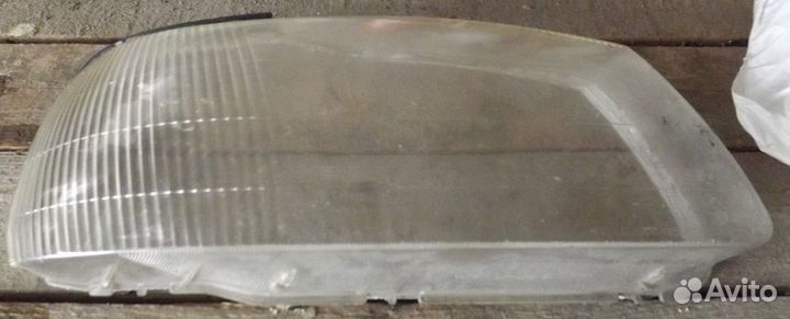 Стекло на пр фару Hyundai Accent