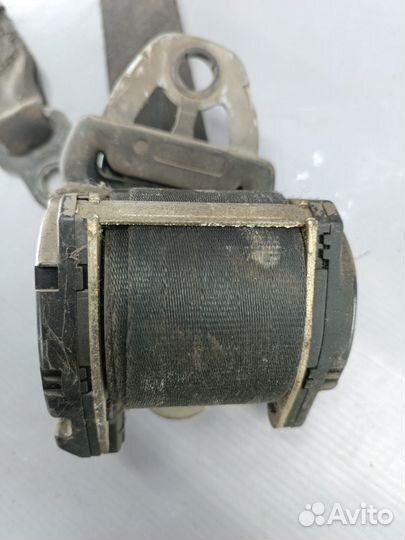 Ремень безопасности Volkswagen Passat B3