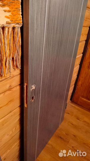 Дверь массив дерева с коробкой