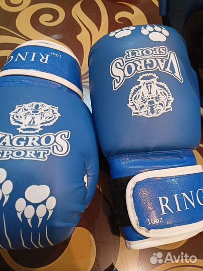 Детский шлем защитный и перчатки