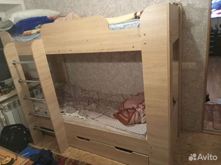 Кровать двухьярусная