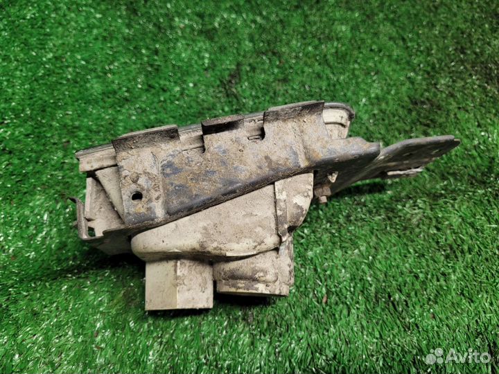 Повторитель поворотов правый на Nissan Gloria