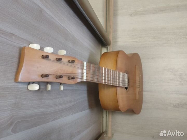 Акустическая гитара