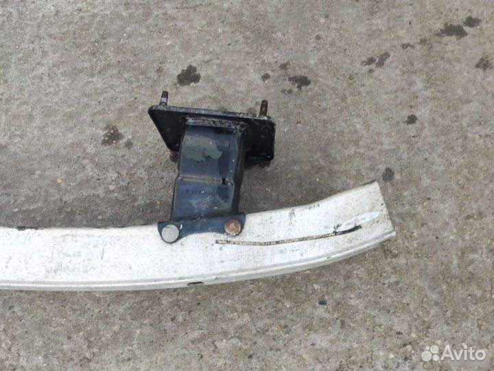 Усилитель бампера Mercedes M W164