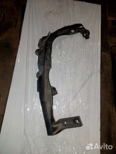 Кранштейн фары правый бмв е90 bmw до рестайлинг