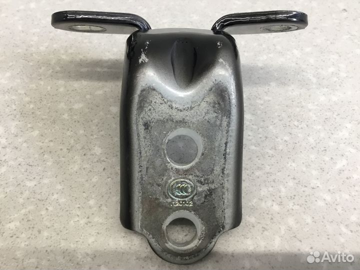 Петля двери задней правой нижняя Kia Cerato 2013-2
