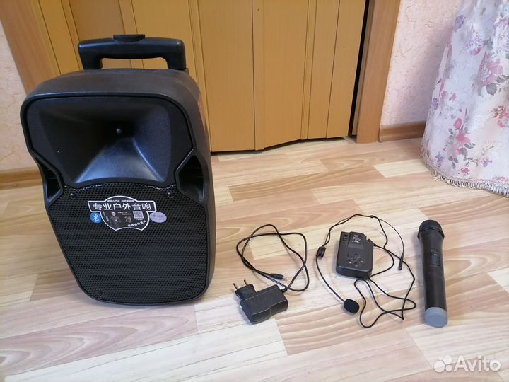 Блютуз колонка с микрофоном
