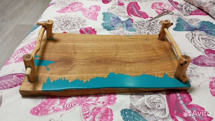 Поднос деревянный на ножках
