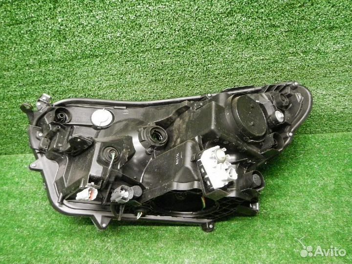 Фара правая Toyota RAV4