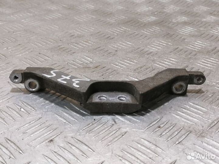 Кронштейн другой Toyota Yaris 2005 2011