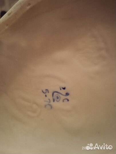 Статуэтка фарфор СССР девушка у плетня высота 29