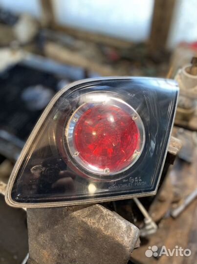 Фонарь в крышку багажника mazda 3 bk оригинал прав