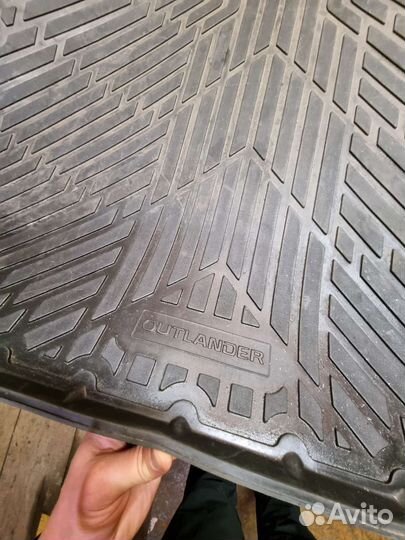 Резиновый ковер в багажник