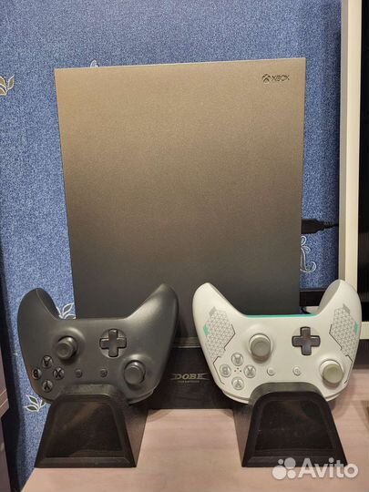 Xbox ONE X gold edition