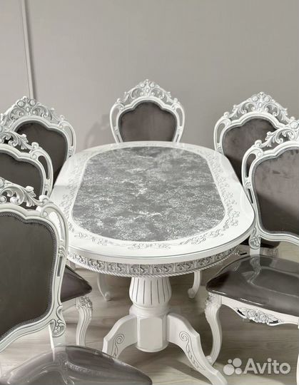 Кухонный стол и стулья