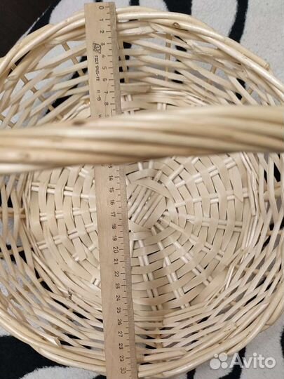 Корзина плетеная для подарков