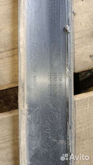 Молдинг передней правой двери Гранта Калина 2