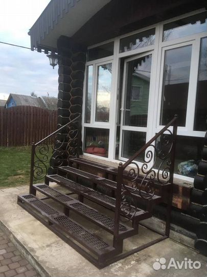 Лестница-крыльцо на металлокаркасе приставное