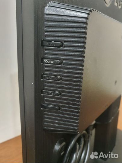 Монитор LG flatron L1752HQ