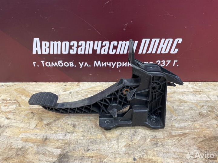 Педаль сцепления LADA X-Ray