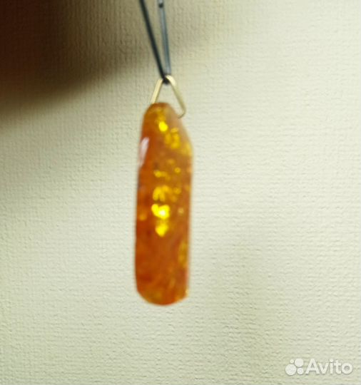 Кулон из янтаря