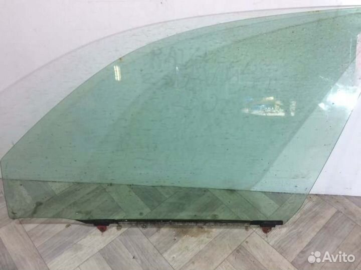 Стекло двери переднее левое Toyota Rav4