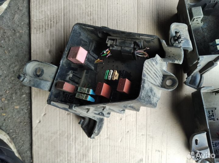 Блок предохранителей Рено Логан