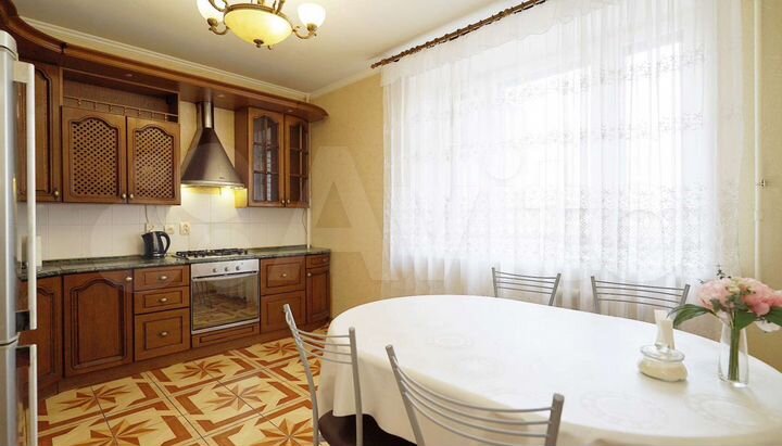 3-к. квартира, 100 м², 3/10 эт.