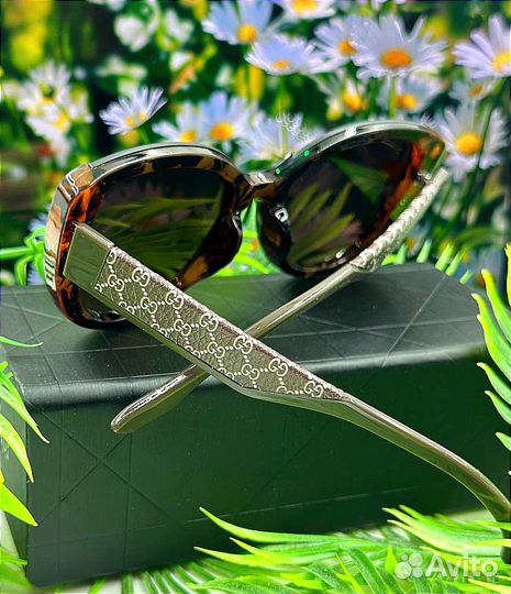 Солнцезащитные очки женские Gucci
