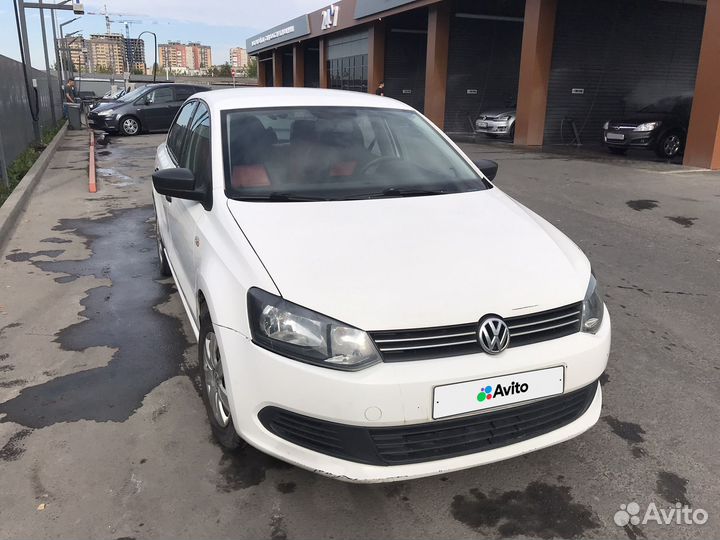 Volkswagen Polo 1.6 МТ, 2012, битый, 155 682 км