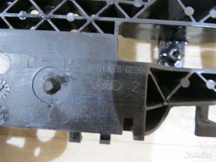 Кронштейн ручки задний левый Audi A7