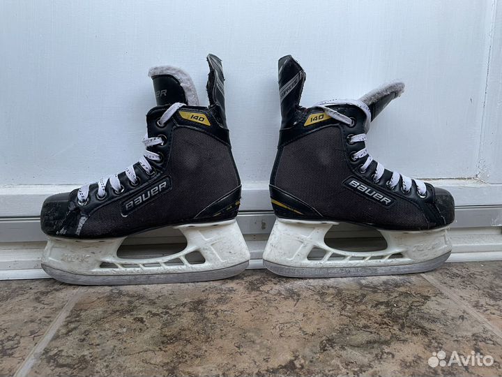 Коньки хоккейные Bauer Supreme 140 размер 33.5