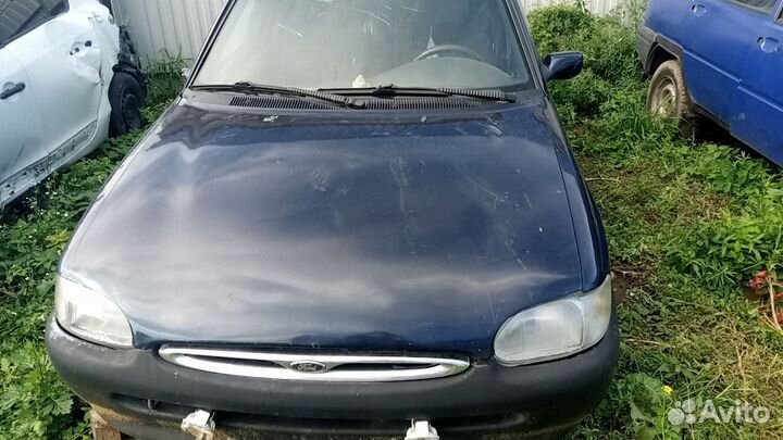 Капот Ford Escort 6