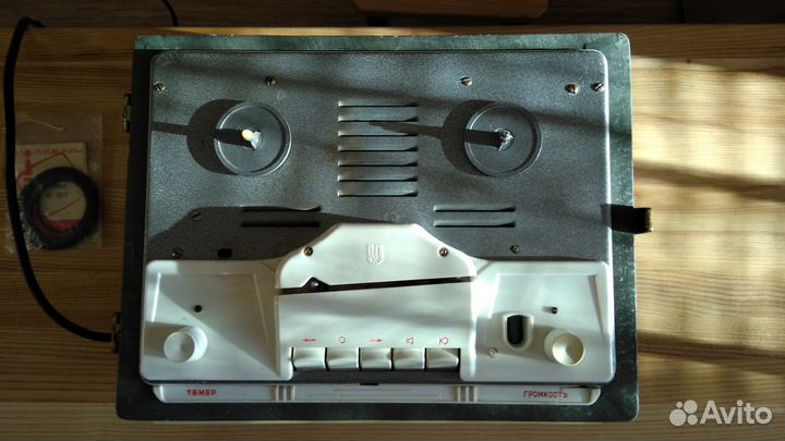 Катушечный винтажный магнитофон aidas