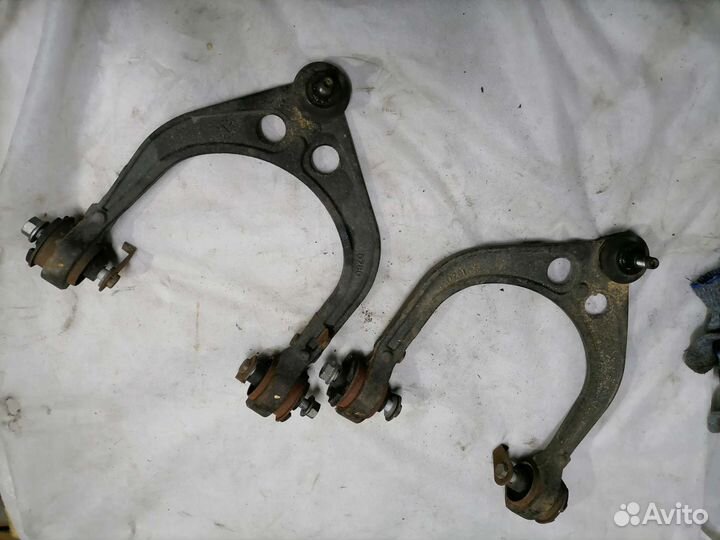 Рычаги б/у верхние chrysler 300C