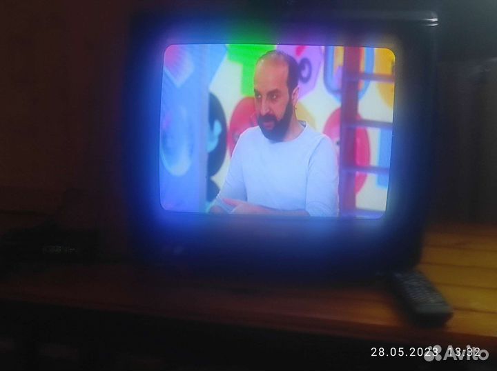 Телевизор aiwa + приставка dvb-t2 + антенна