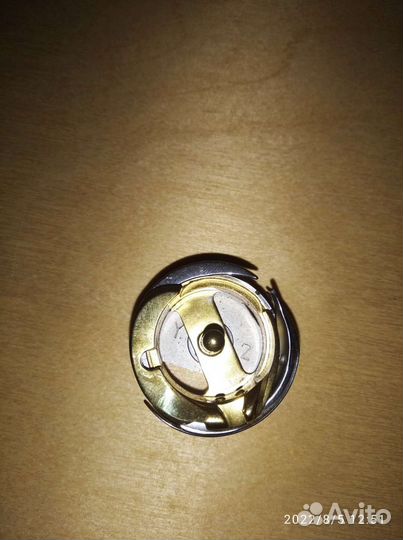 Челнок для швейной машины