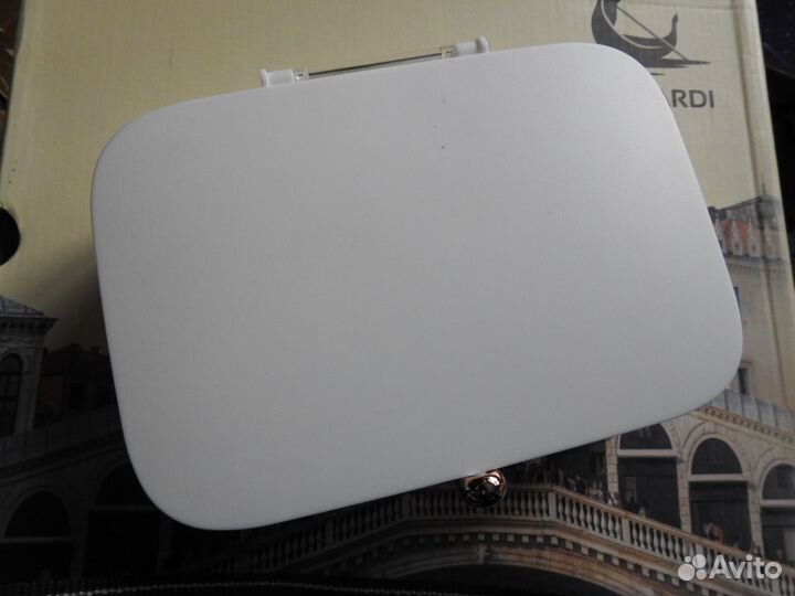 Шкатулка для украшений с бижутерией пластиковая