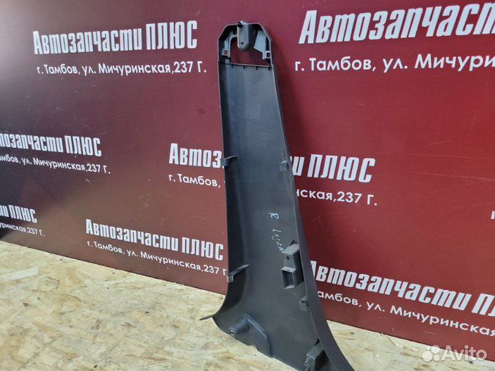 Обшивка средней стойки правая Renault Logan