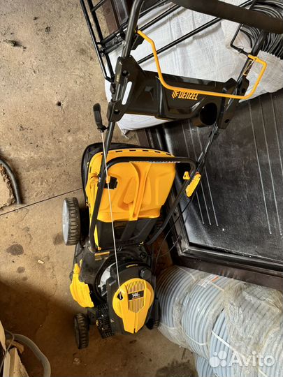 Газонокосилка бензиновая