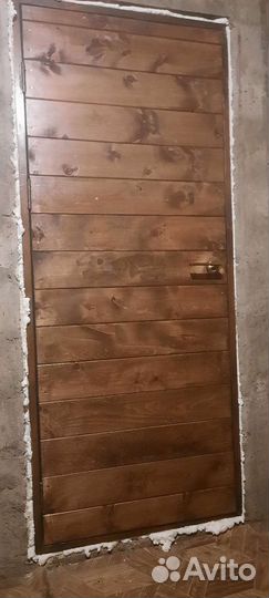 Дверь входная деревянная