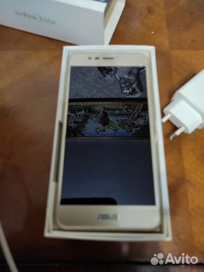 Asus ZenFone 3 ZE552KL, 3/32 ГБ