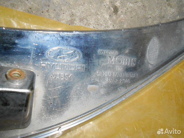 Накладка на решетку радиатора Hyundai ix35 2010
