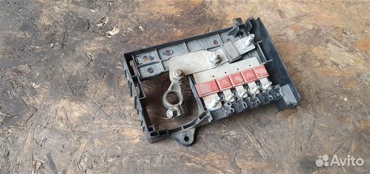 Блок предохранителей Opel Astra J 2010-2017