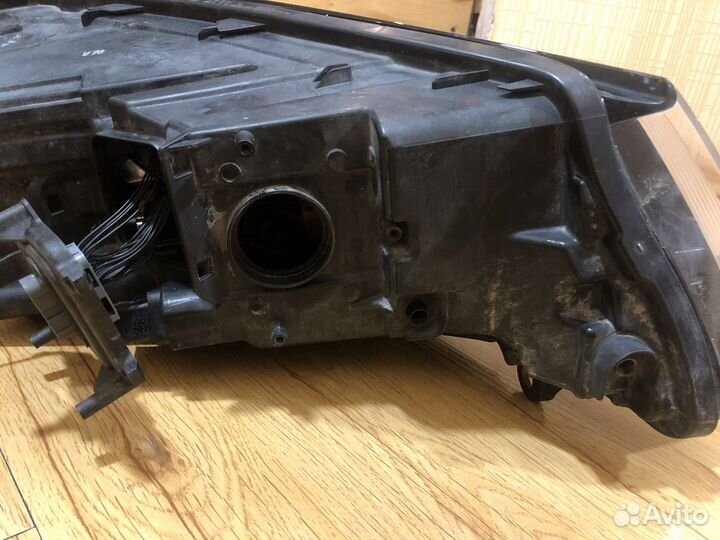 Фара левая Volkswagen VW Touareg 2 ксенон