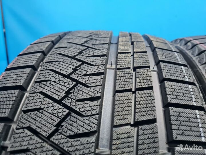 Triangle PL02 255/40 R19 98W