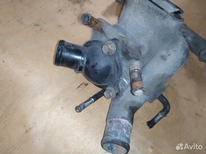 Корпус термостата Nissan Armada VK56DE 2003-2016